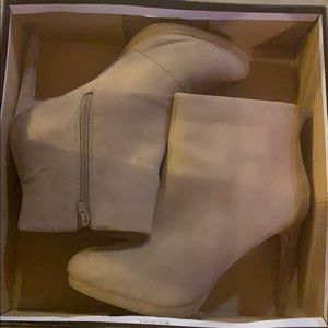 Tan heel boots